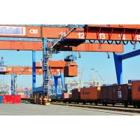 4441_0783 Verladung von Containern auf einen Güterzug im Hamburger Hafen, Burchardkai. | 